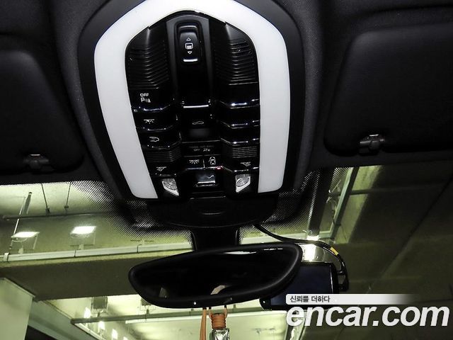 Porsche Cayenne 2017 — photo 15