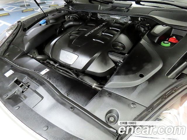 Porsche Cayenne 2017 — photo 19