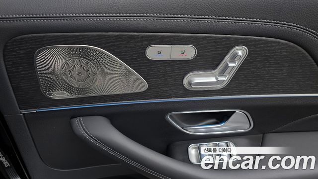 Mercedes-Benz GLS-Class 2024 — photo 19