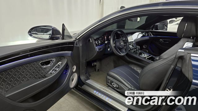 Bentley Continental 2019 — photo 10