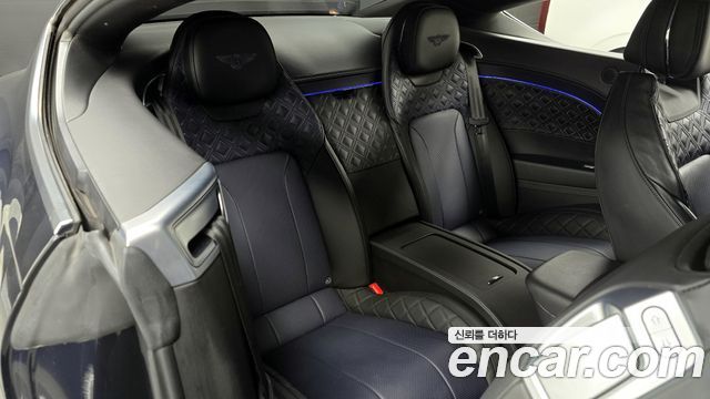 Bentley Continental 2019 — photo 12