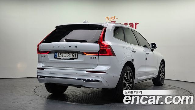 Volvo XC60 2022 — photo 2