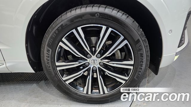 Volvo XC60 2022 — photo 5