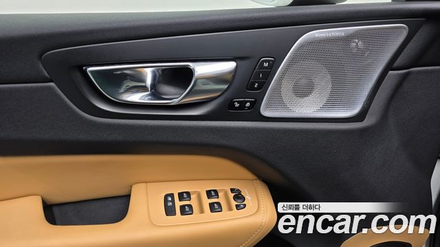 Volvo XC60 2022 — photo 14