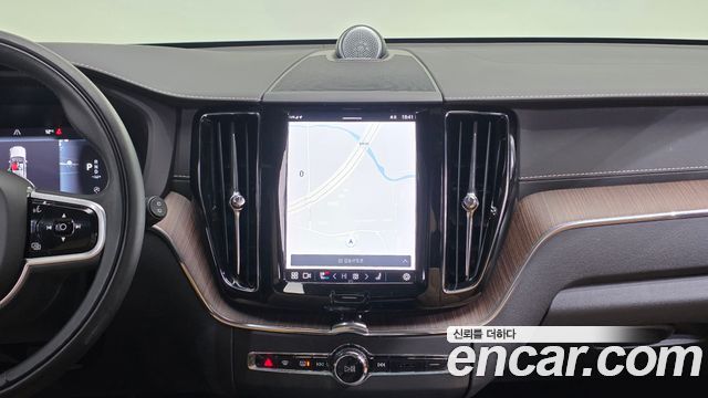 Volvo XC60 2022 — photo 16