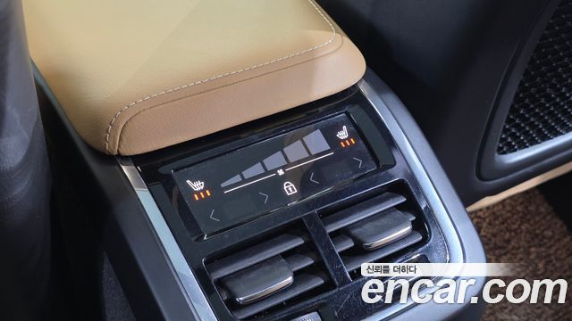 Volvo XC60 2022 — photo 18