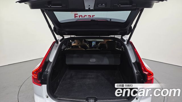 Volvo XC60 2022 — photo 20