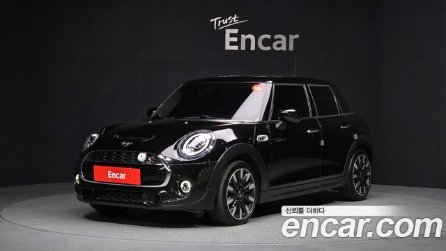 Mini Cooper 2020 — photo 1