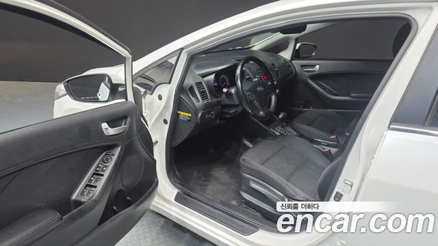 Kia K3 2013 — photo 10