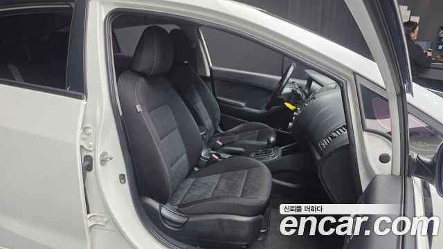 Kia K3 2013 — photo 12