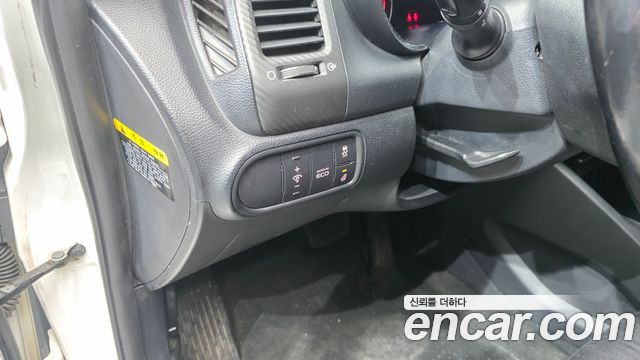 Kia K3 2013 — photo 15