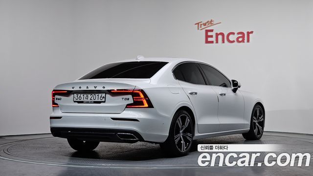 Volvo S60 2020 — photo 2