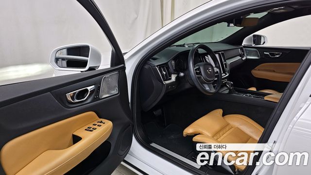 Volvo S60 2020 — photo 10