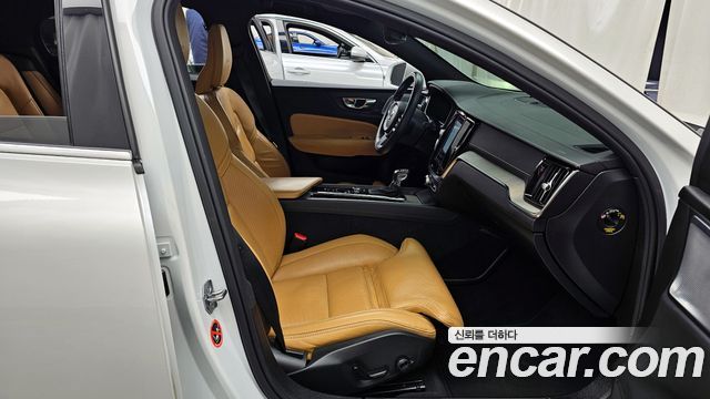 Volvo S60 2020 — photo 11