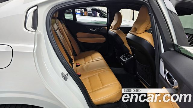 Volvo S60 2020 — photo 12
