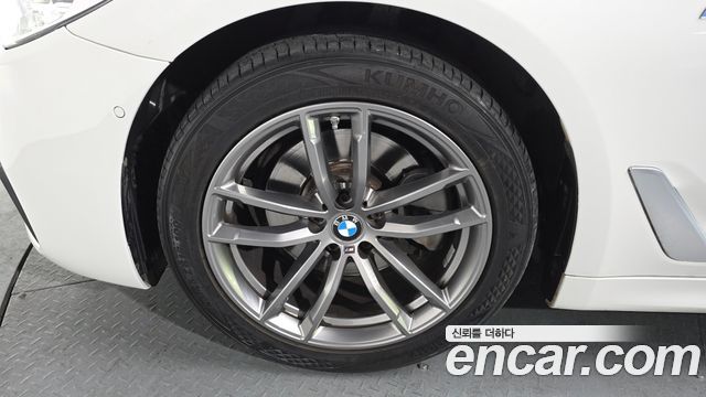 BMW 5-Series 2018 — photo 5