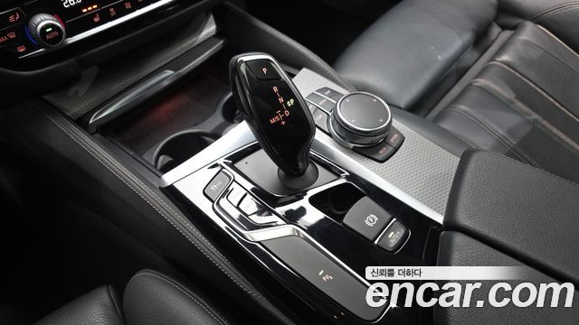 BMW 5-Series 2018 — photo 9