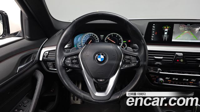 BMW 5-Series 2018 — photo 14