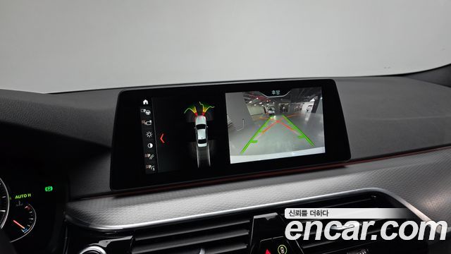 BMW 5-Series 2018 — photo 16