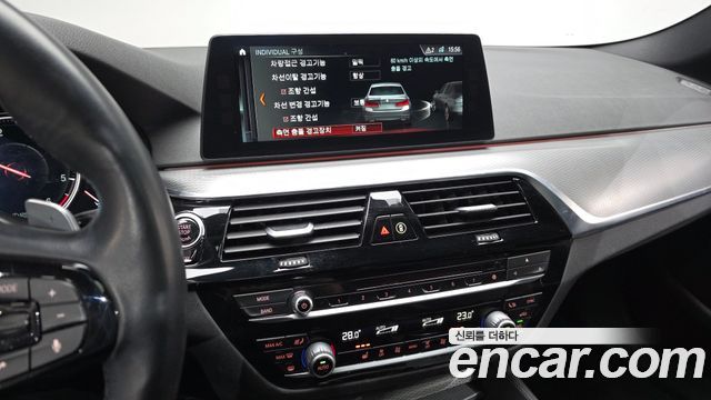 BMW 5-Series 2018 — photo 17