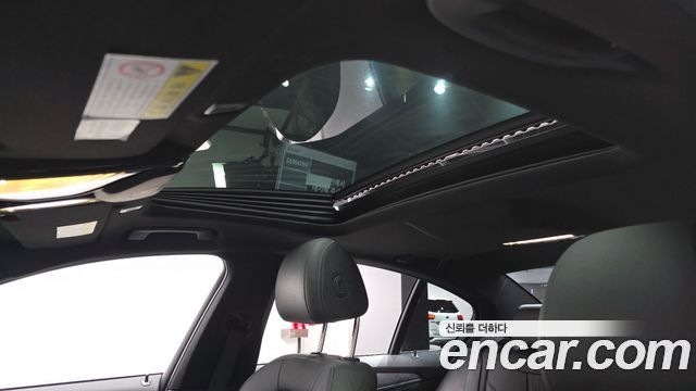 BMW 5-Series 2018 — photo 19