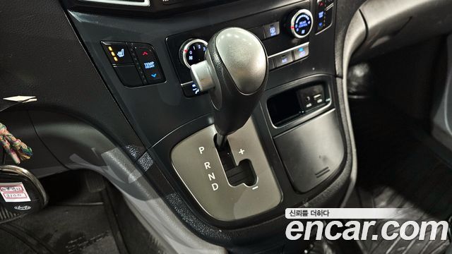 Hyundai Starex 2017 — photo 9