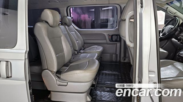 Hyundai Starex 2017 — photo 12