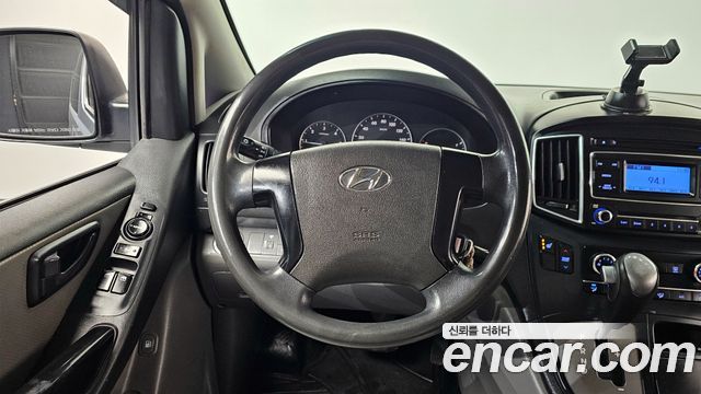 Hyundai Starex 2017 — photo 13