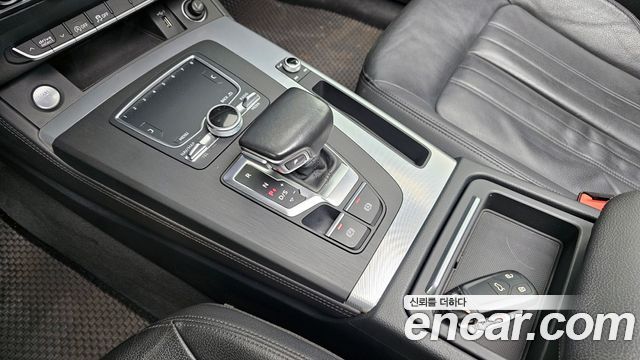 Audi Q5 2020 — photo 9