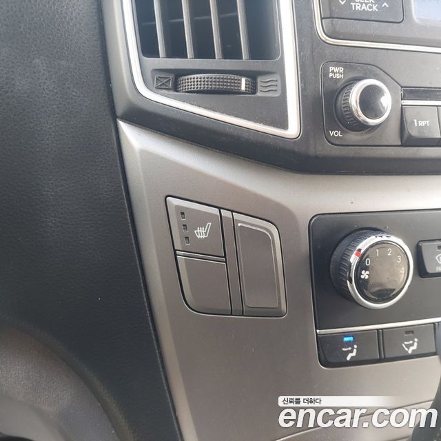 Hyundai Starex 2019 — photo 20
