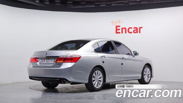 Honda Accord 2013 — photo 2