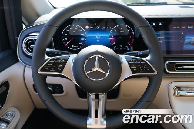 Mercedes-Benz V-Class 2025 — photo 10