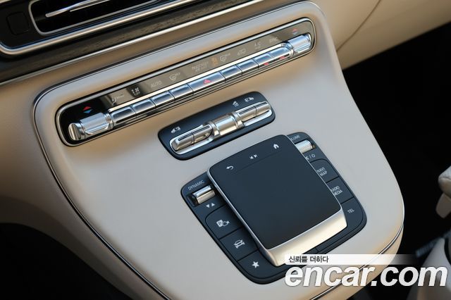 Mercedes-Benz V-Class 2025 — photo 12