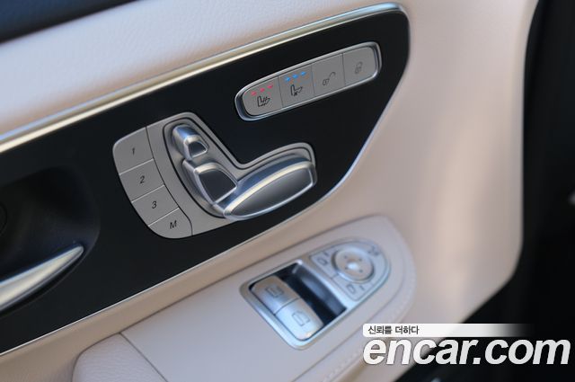 Mercedes-Benz V-Class 2025 — photo 14