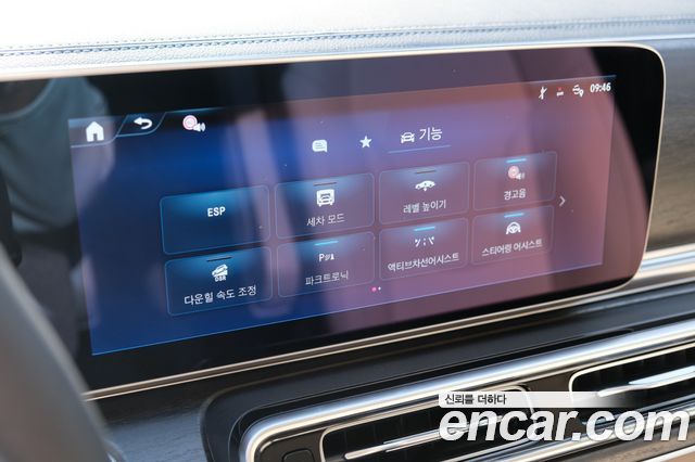 Mercedes-Benz V-Class 2025 — photo 18
