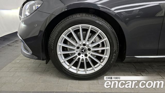 Mercedes-Benz E-Class 2021 — photo 5