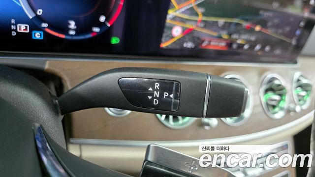 Mercedes-Benz E-Class 2021 — photo 9