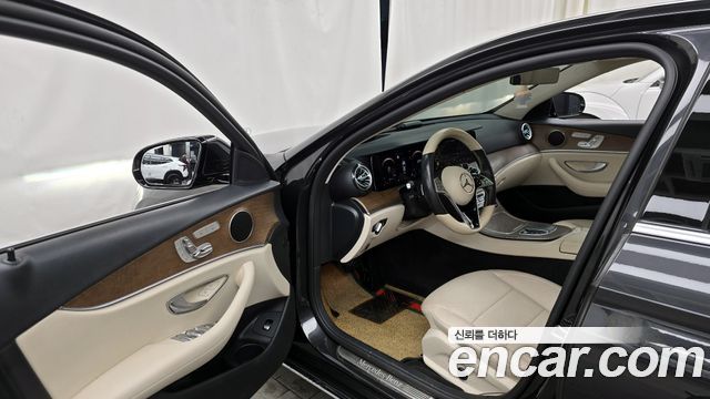 Mercedes-Benz E-Class 2021 — photo 10