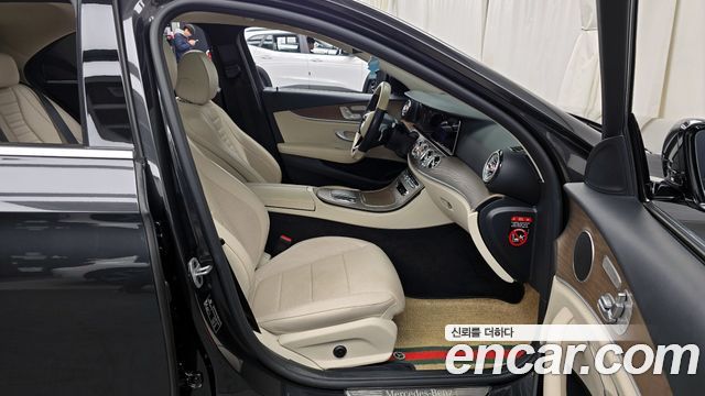 Mercedes-Benz E-Class 2021 — photo 11