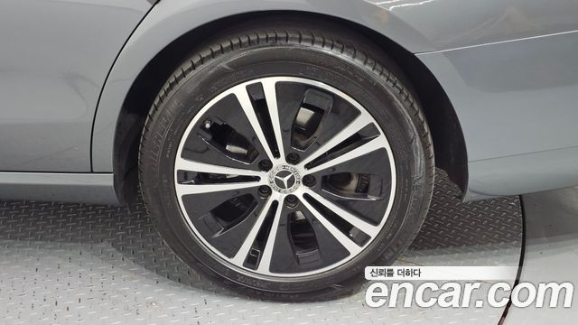 Mercedes-Benz E-Class 2021 — photo 5