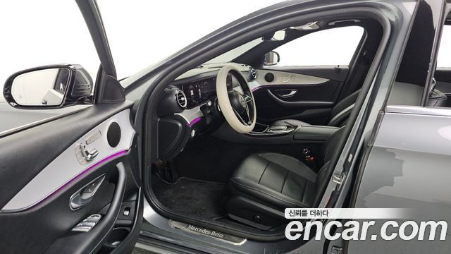 Mercedes-Benz E-Class 2021 — photo 10