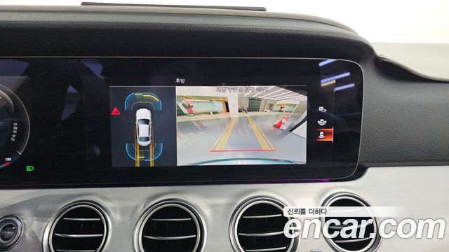 Mercedes-Benz E-Class 2021 — photo 13