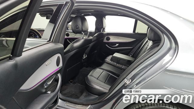Mercedes-Benz E-Class 2021 — photo 19