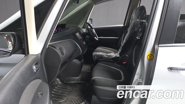 Mazda Biante 2010 — photo 10