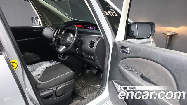 Mazda Biante 2010 — photo 11