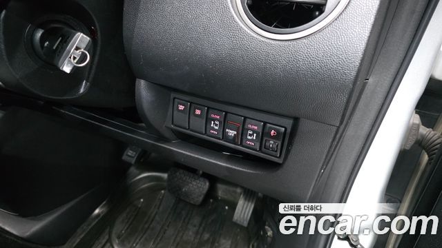 Mazda Biante 2010 — photo 14