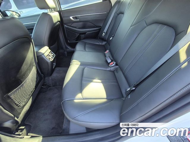 Hyundai Sonata 2022 — photo 17