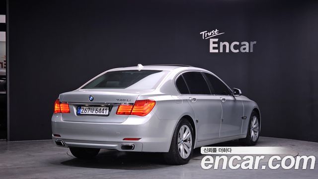 BMW 7-Series 2011 — photo 2