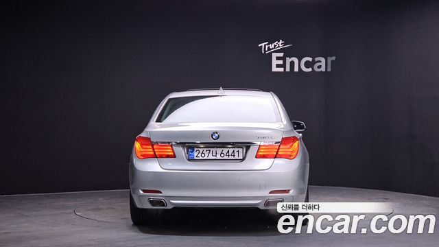BMW 7-Series 2011 — photo 4