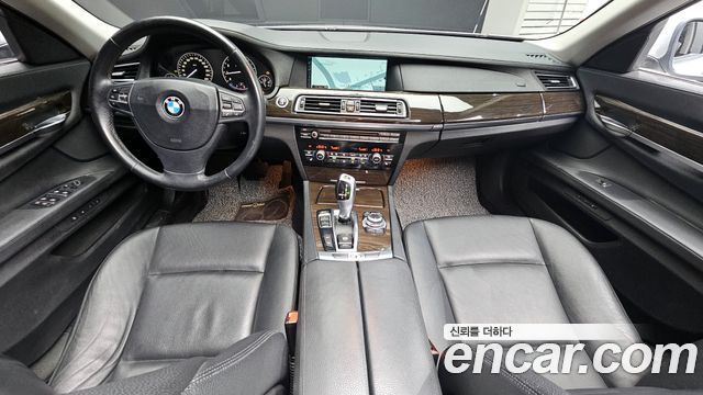 BMW 7-Series 2011 — photo 7